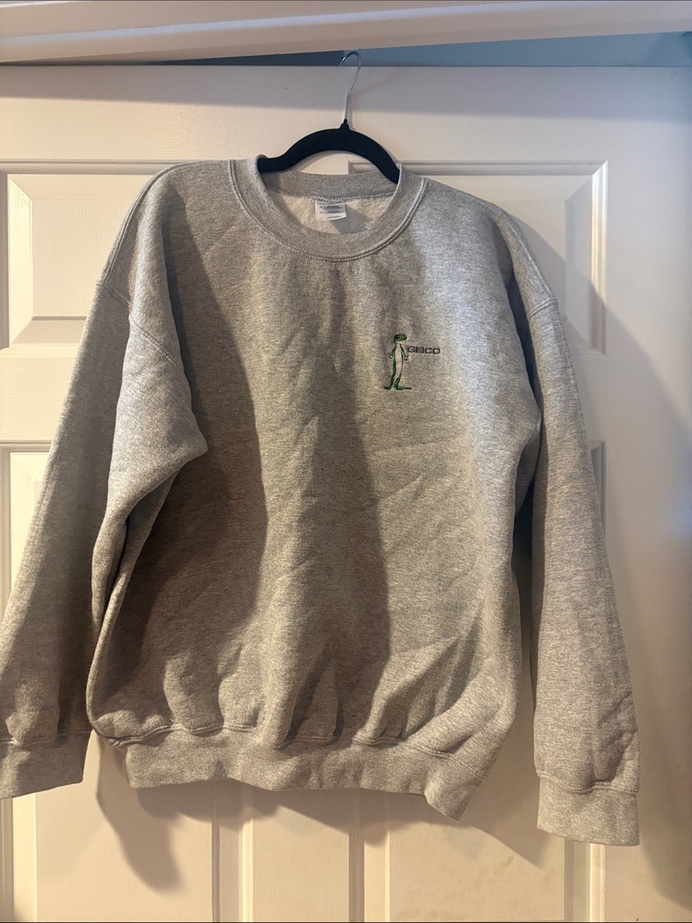 Y2K Geico embroidered lizard crewneck gray sweatshirt size L